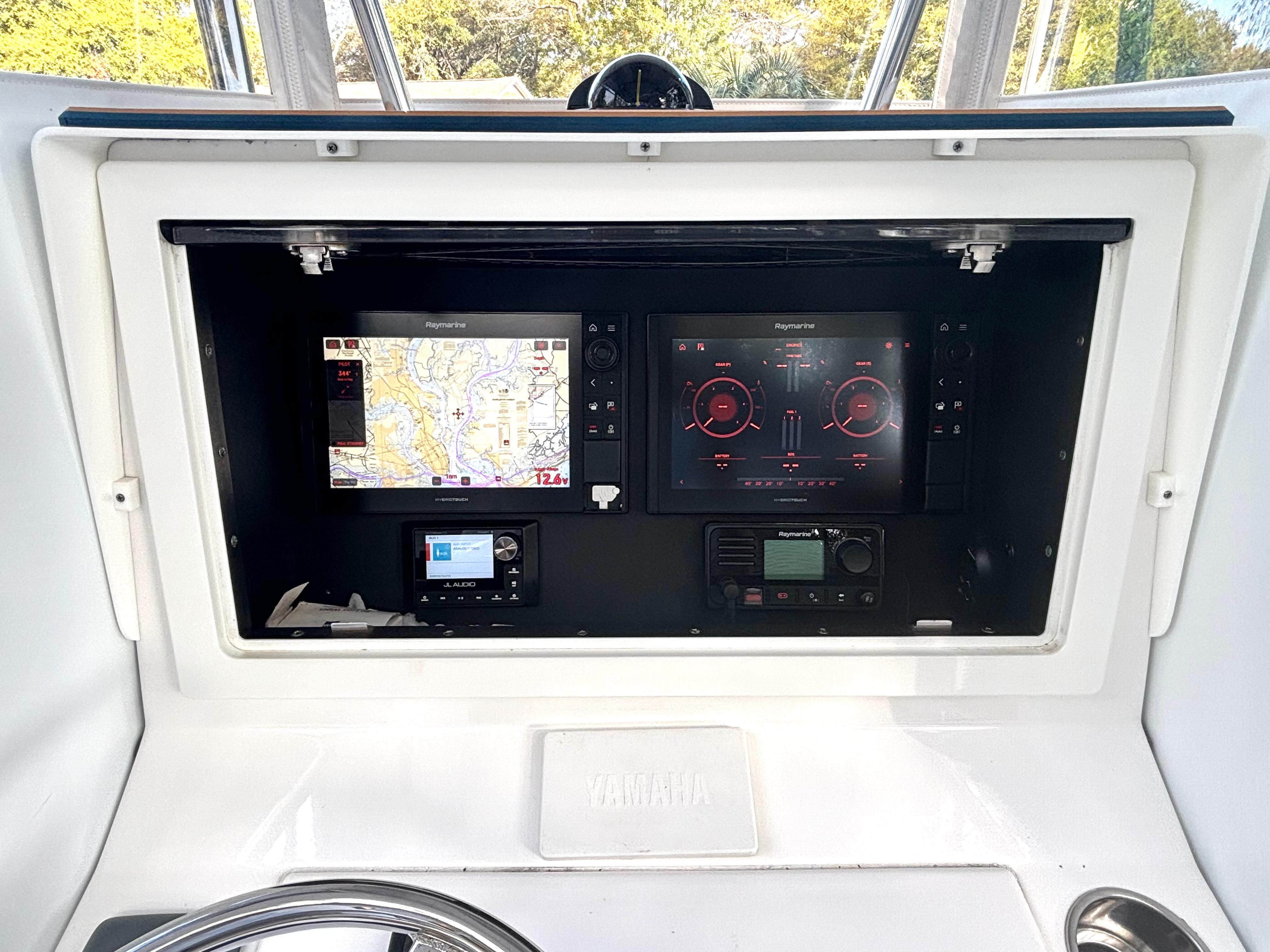2015 Contender 30 ST - Image 10