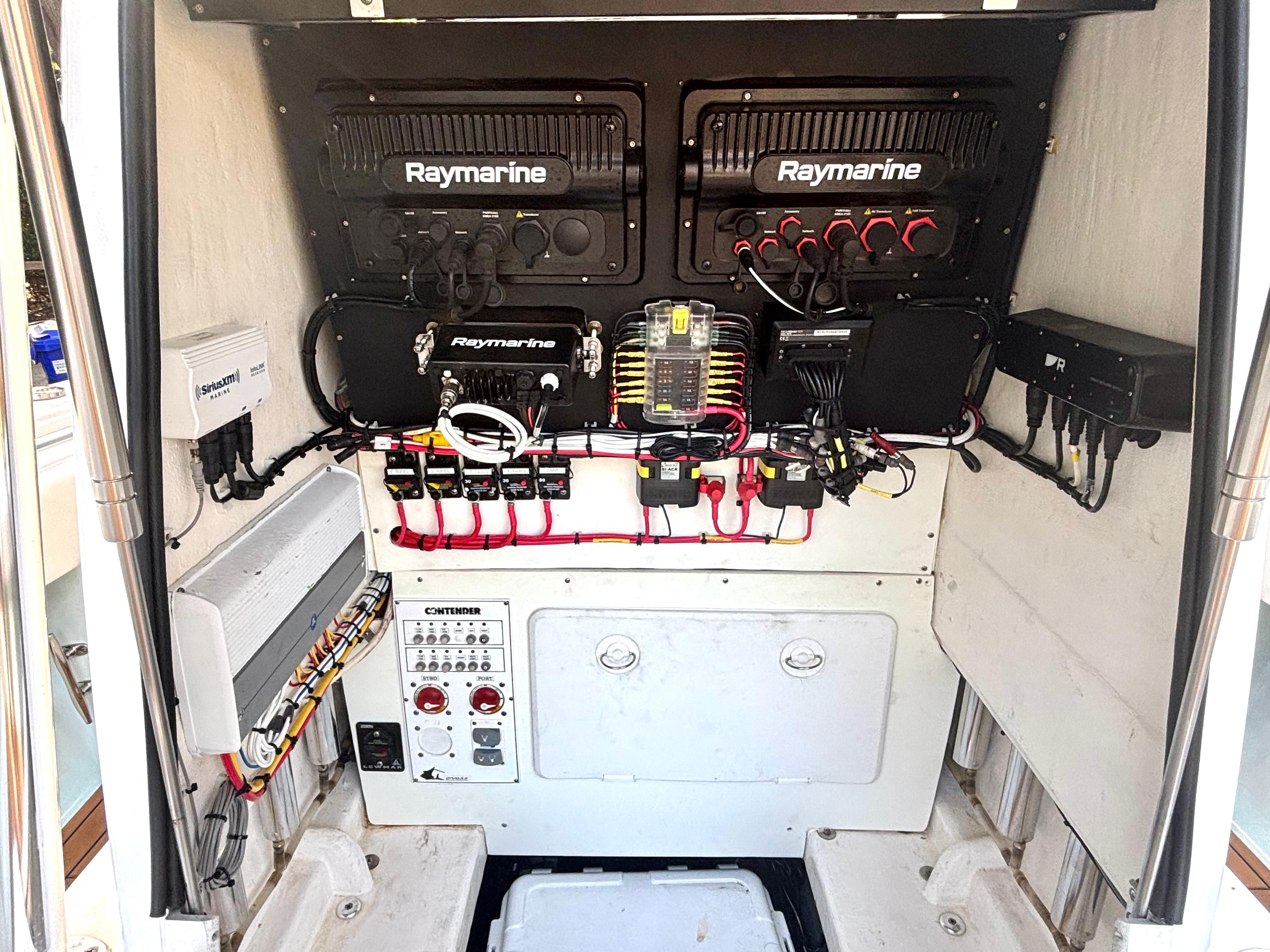 2015 Contender 30 ST - Image 11