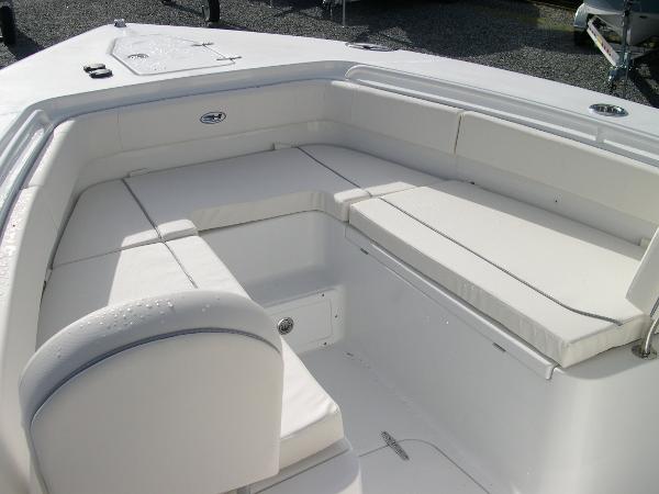 Gamefish 27 Forward Seat Photo 8
