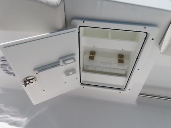 Gamefish 27 Forward Seat Photo 36