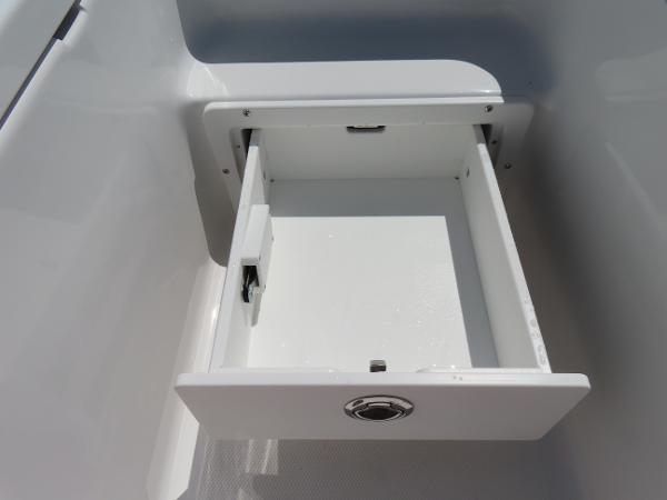 Gamefish 27 Forward Seat Photo 15