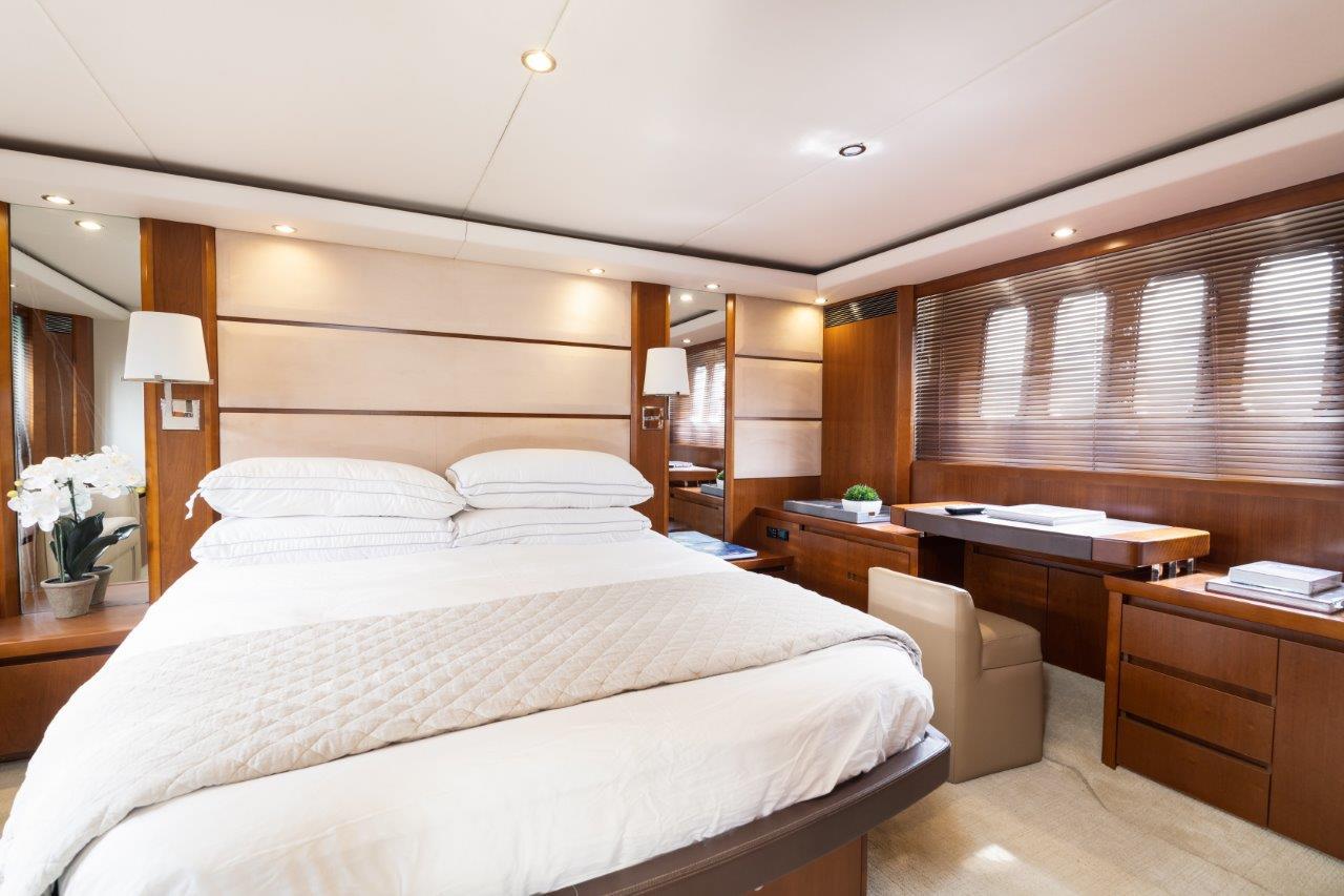 Princess 70 Amnesia - Master Stateroom