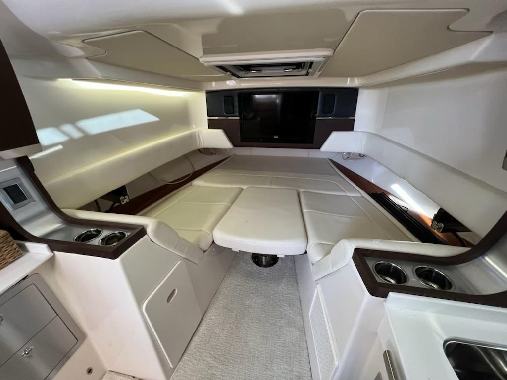 Grady White 45 - interior cabin