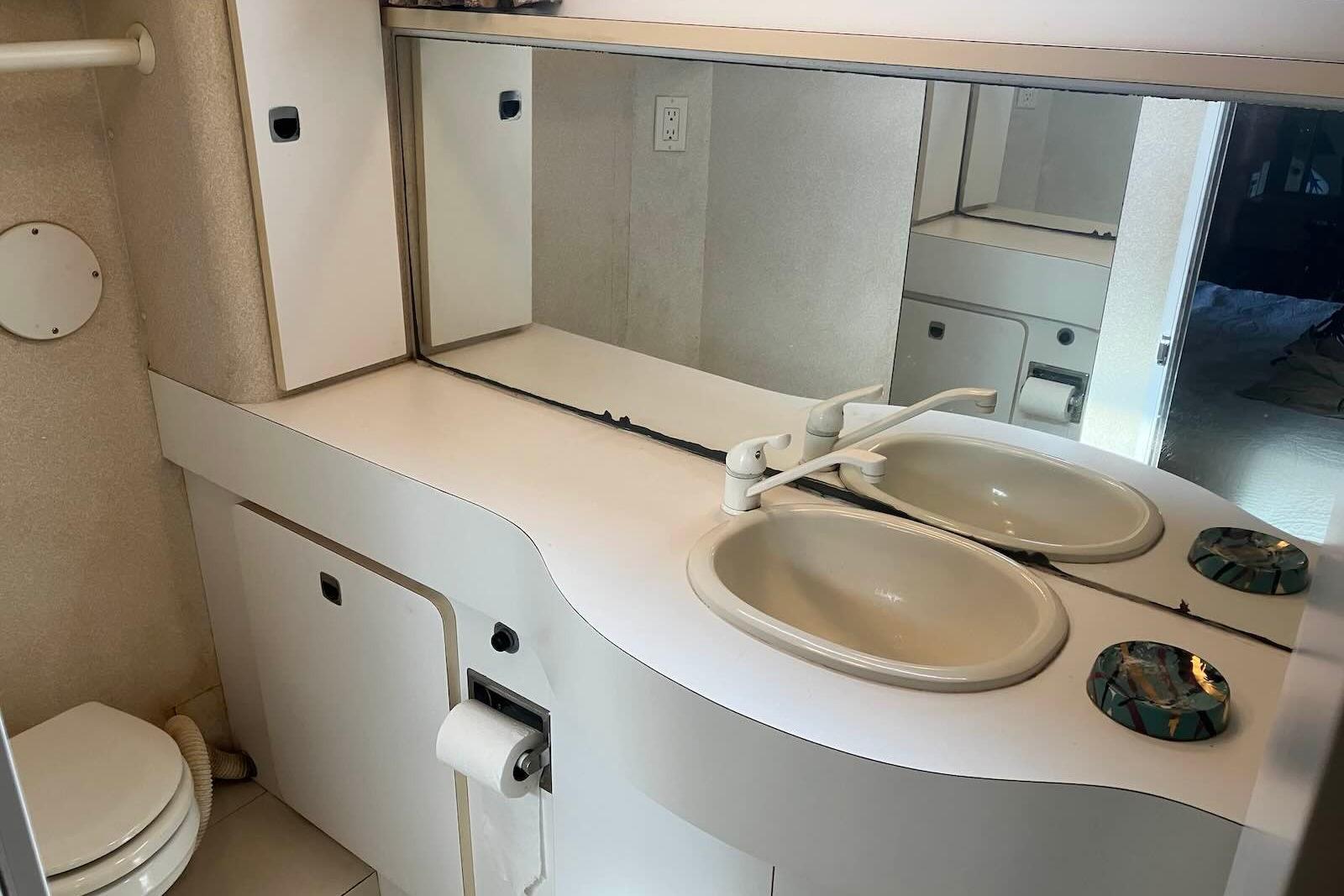 NC 10349 RC Knot 10 Yacht Sales NC 10349 RC Knot 10 Yacht Sales