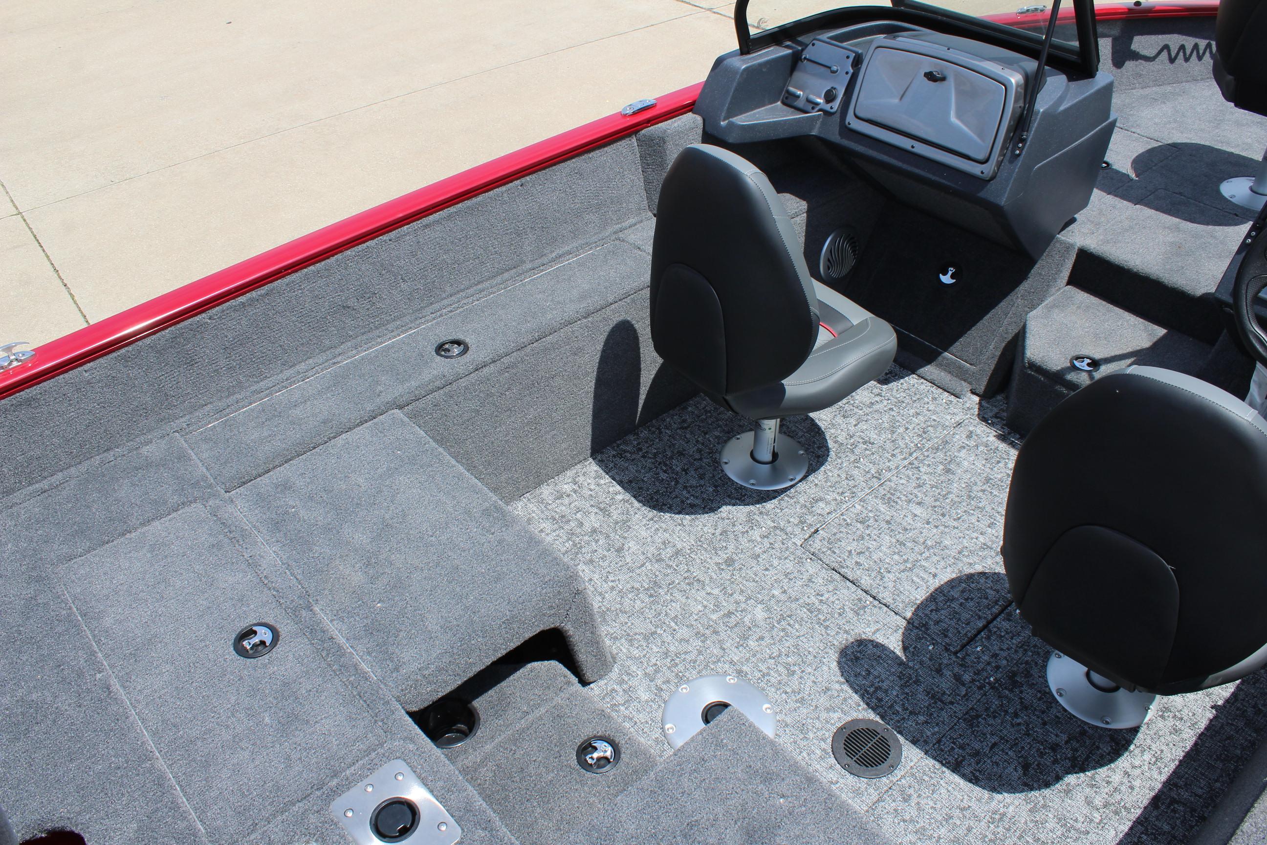 2025 Tracker Pro Guide V-175 Combo boat interior with gray carpet and seating.