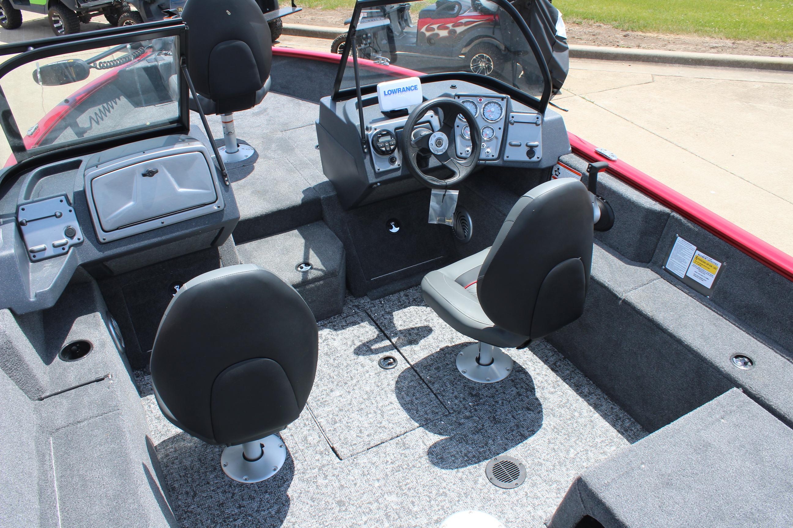2025 Tracker Pro Guide V-175 Combo boat interior with steering console and seating.