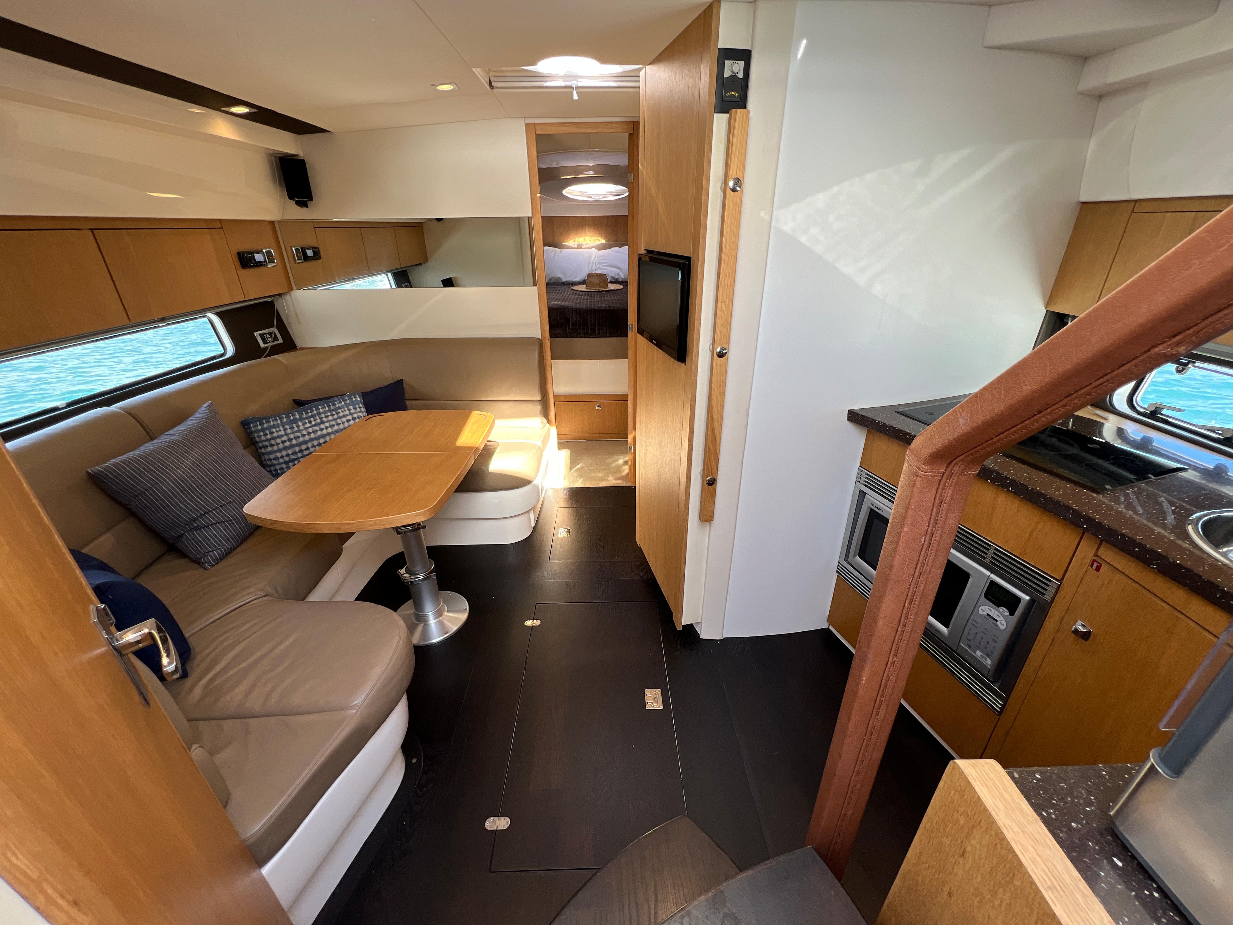 Fairline 38 NAOMI - Cabin