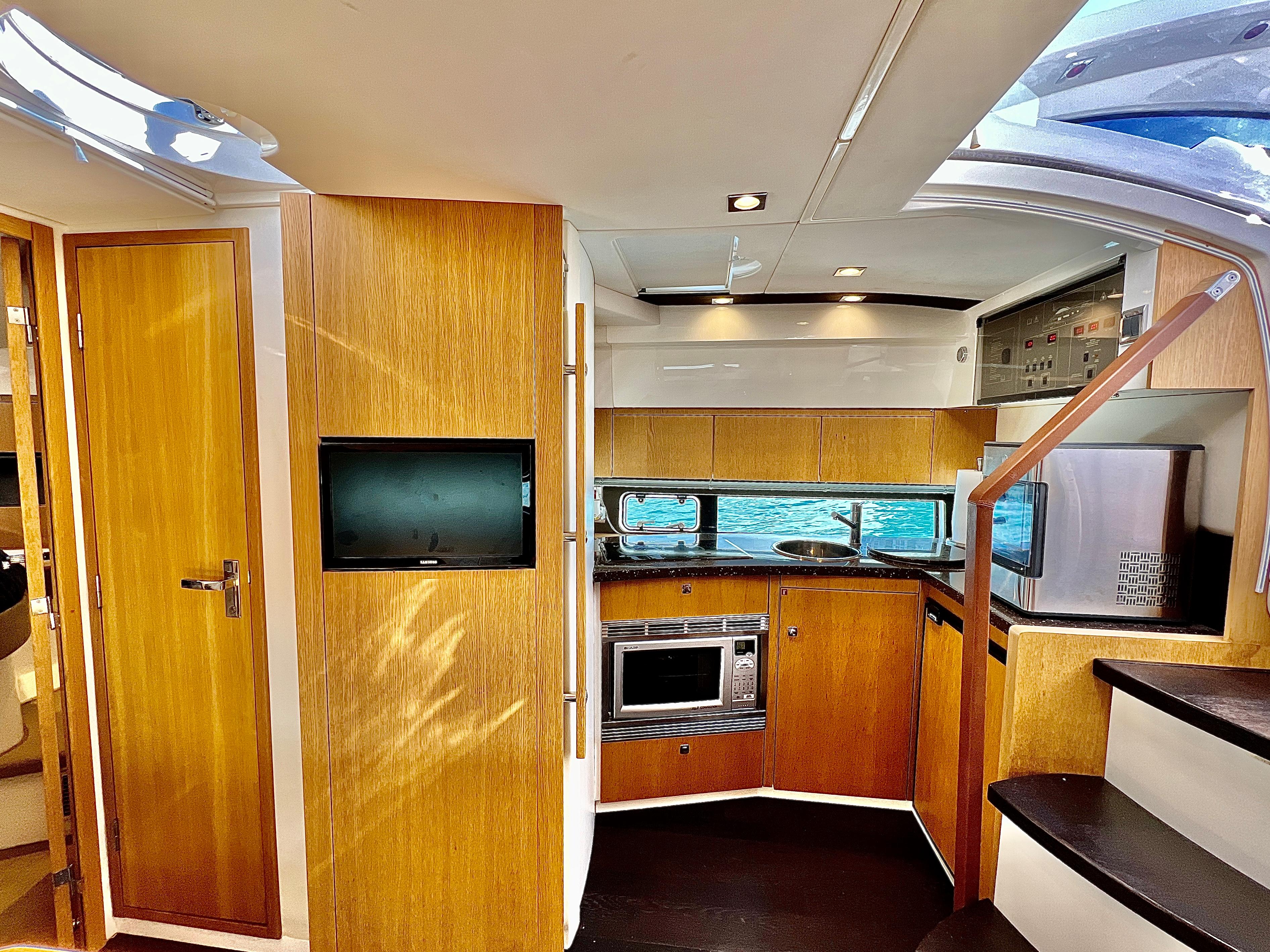 Fairline 38 NAOMI - Cabin