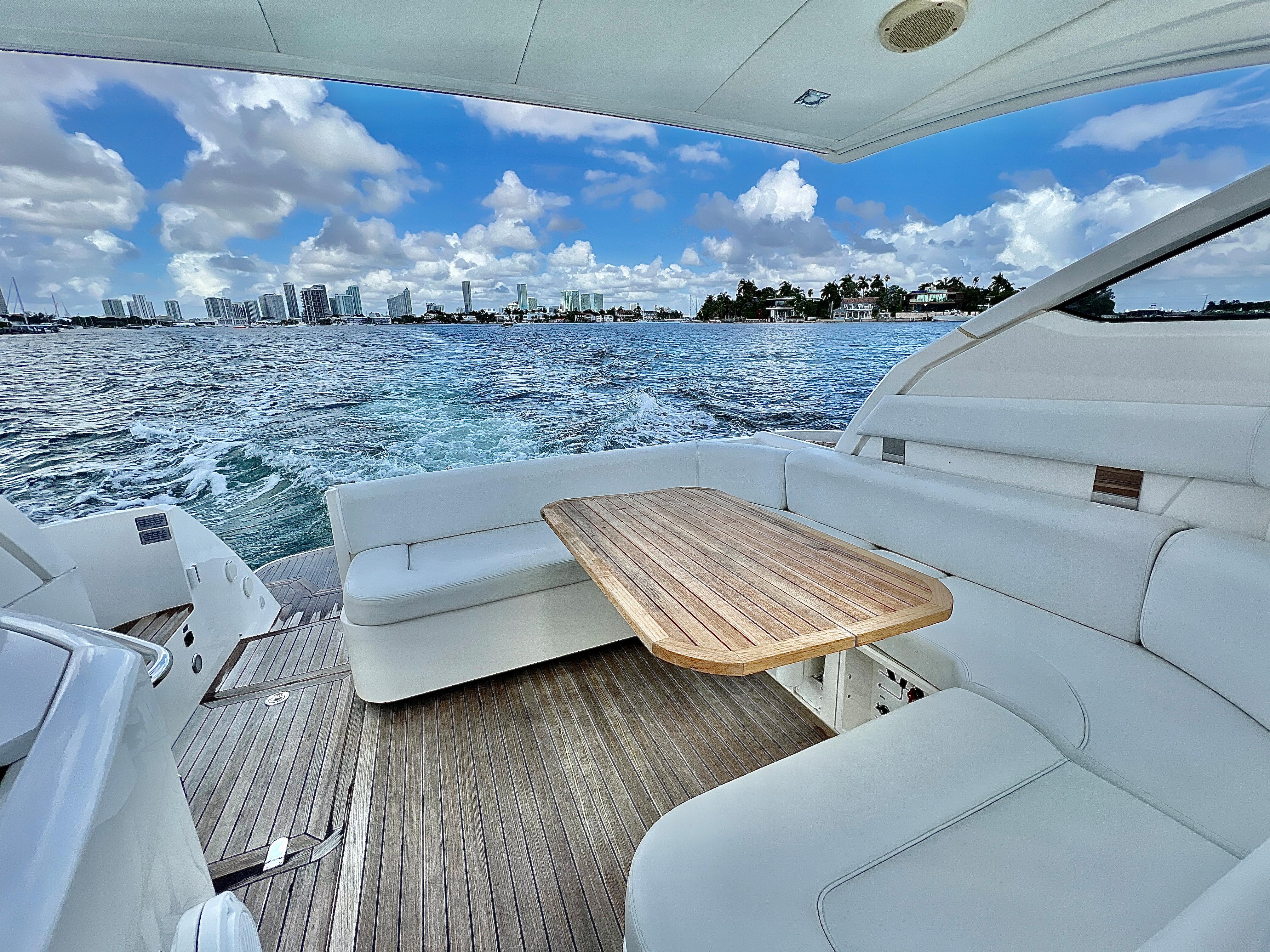 Fairline 38 NAOMI - Cockpit