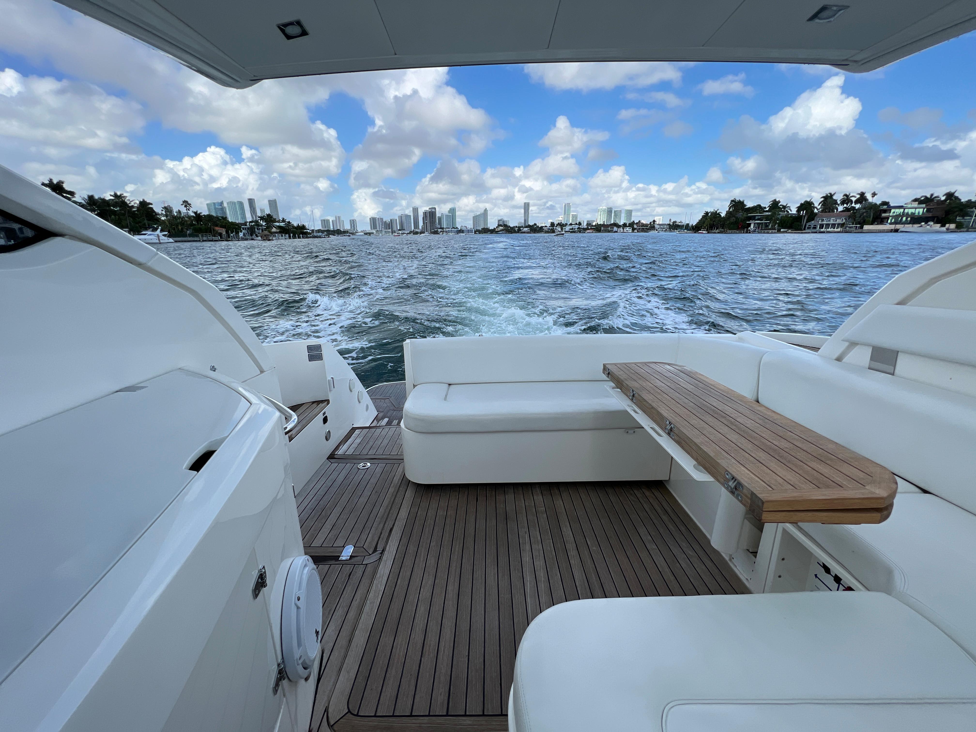 Fairline 38 NAOMI - Cockpit