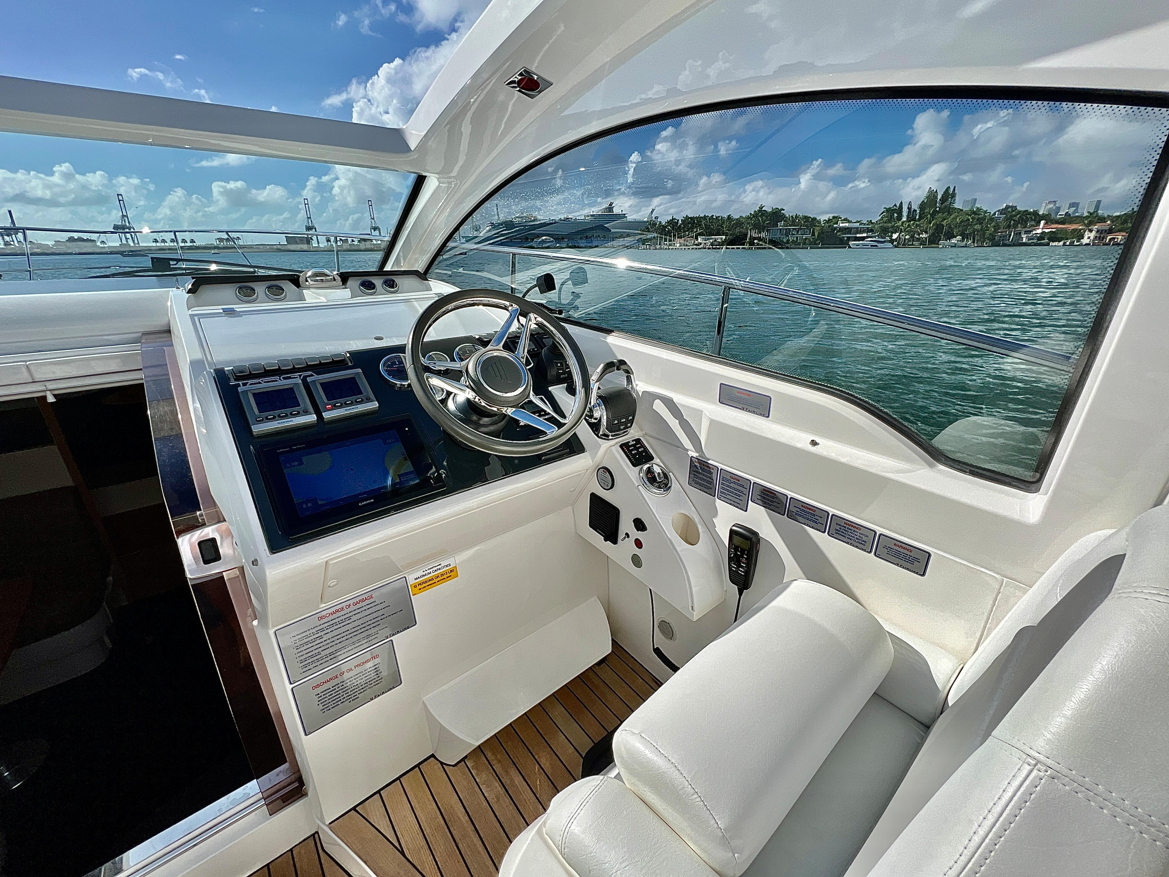 Fairline 38 NAOMI - Helm