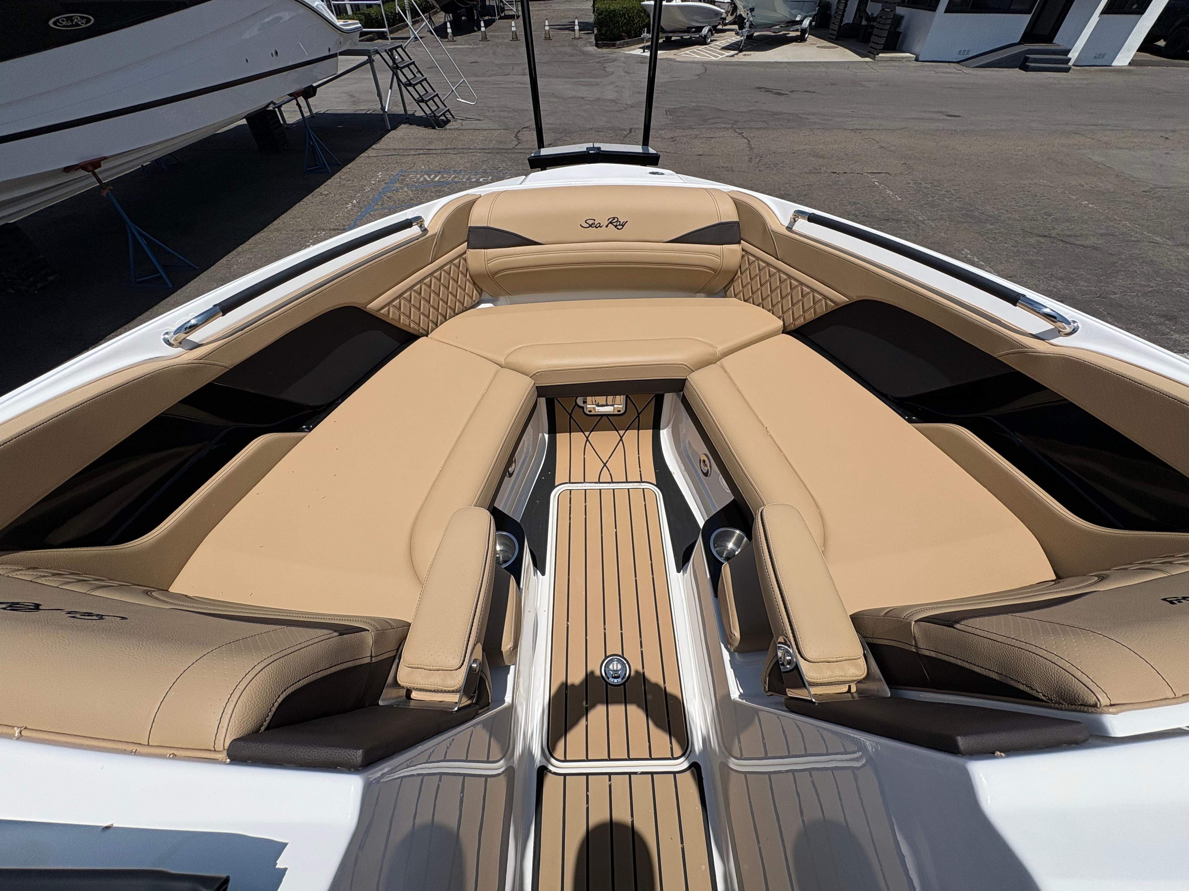 2026 Sea Ray SLX 280 #S1111F inventory image at Sun Country Marine Group, Newport Beach