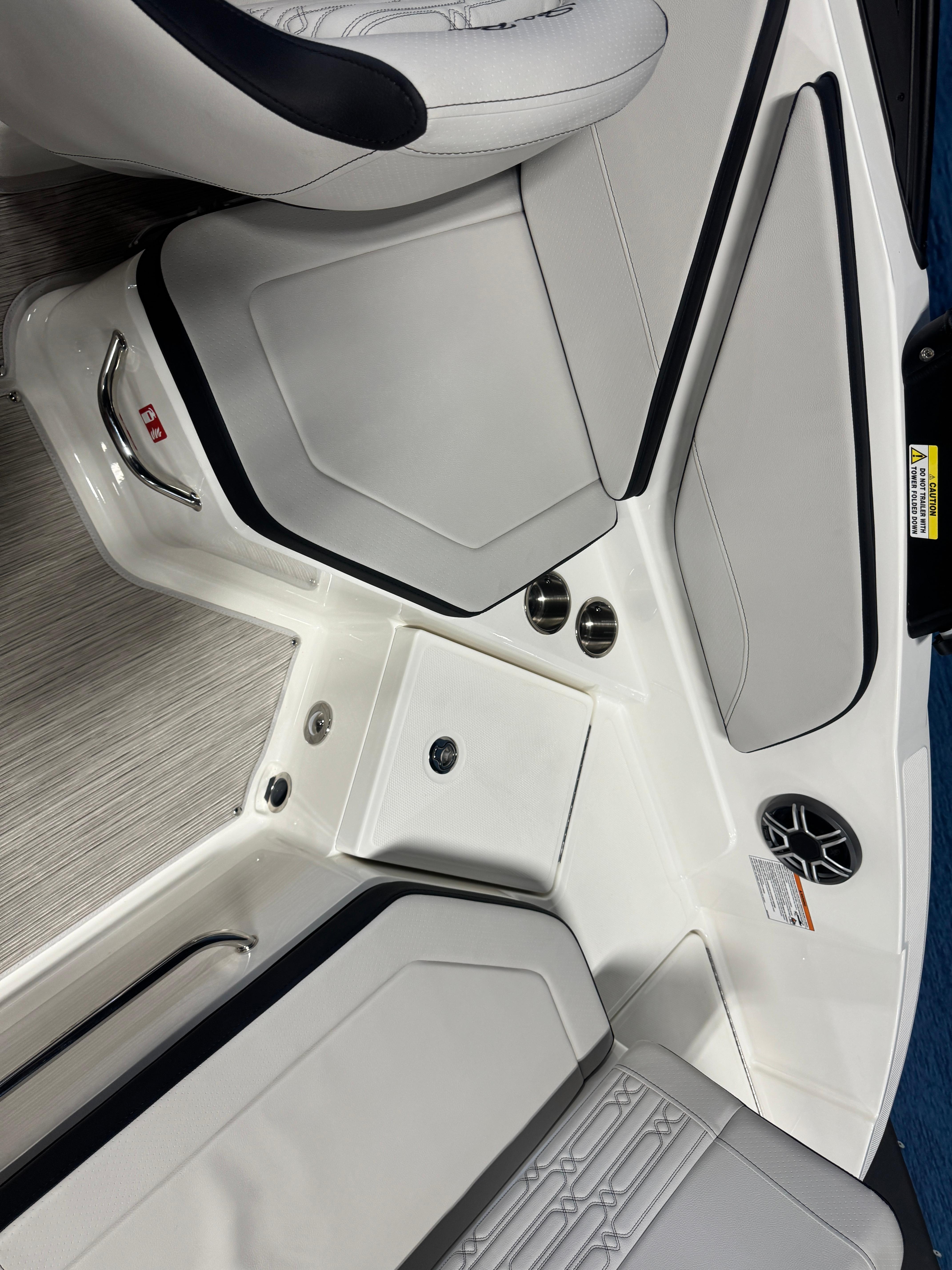2026 Sea Ray SPX 210 #S1006F inventory image at Sun Country Marine Group, Irvine 2026 Sea Ray SPX 210 #S1006F inventory image at Sun Country Marine Group, Irvine