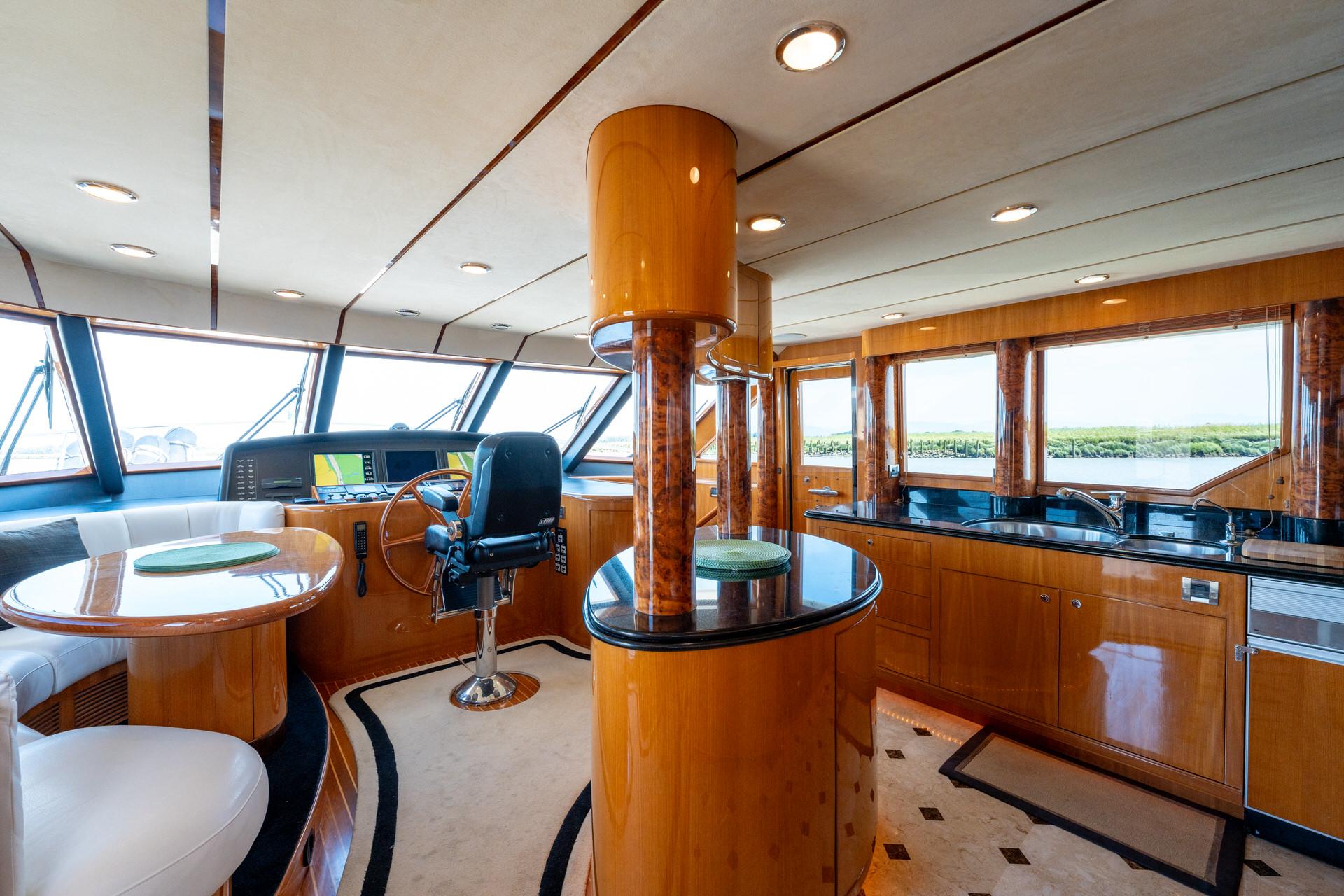 2007-ocean-alexander-80-cockpit-motoryacht-power-9727711-20250325115754198-1_XLARGE