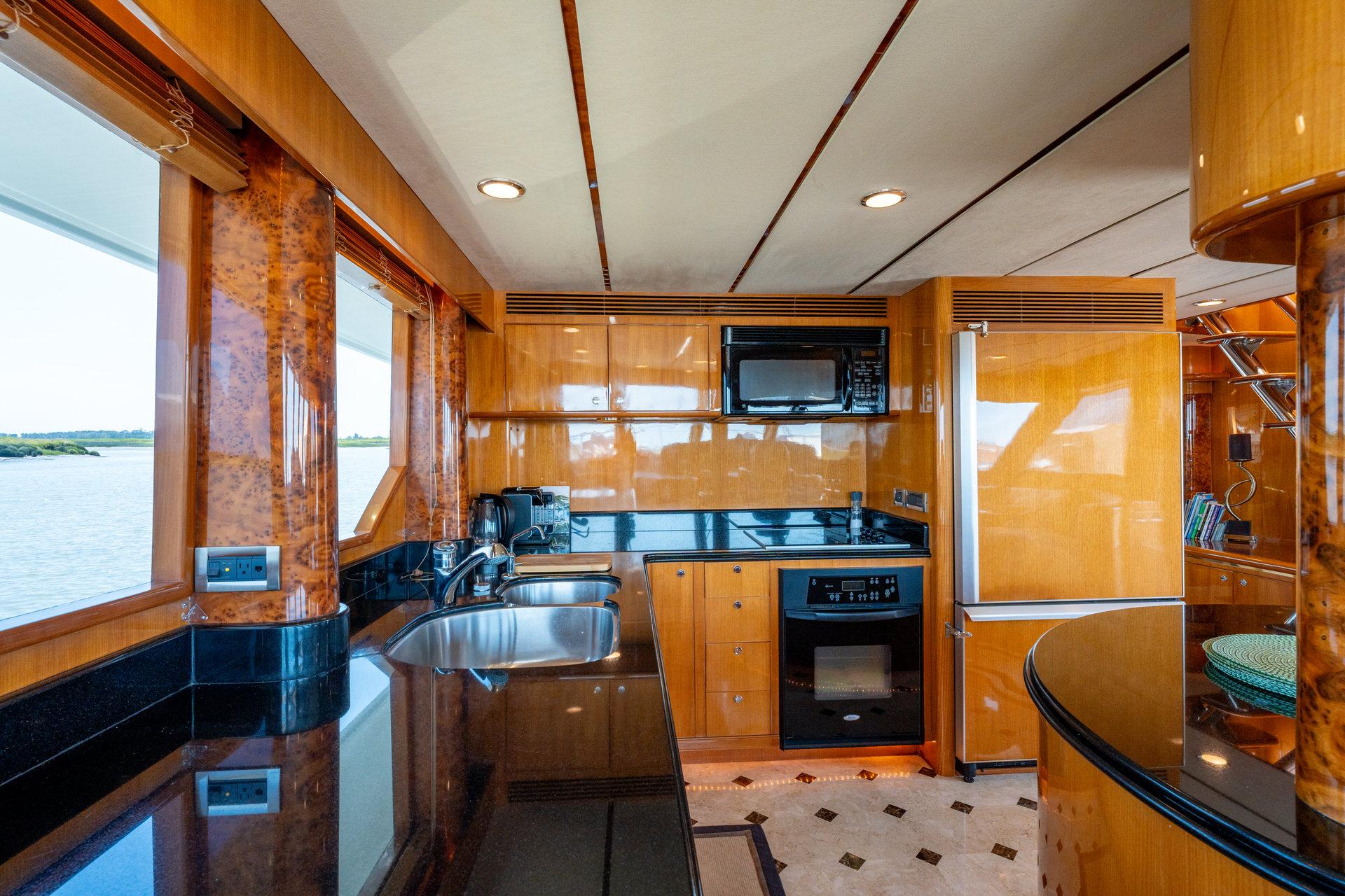 2007-ocean-alexander-80-cockpit-motoryacht-power-9727711-20250325115756213-1_XLARGE