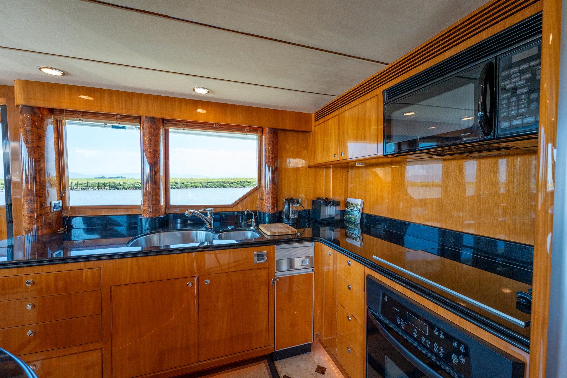 2007-ocean-alexander-80-cockpit-motoryacht-power-9727711-20250325115758226-1_XLARGE