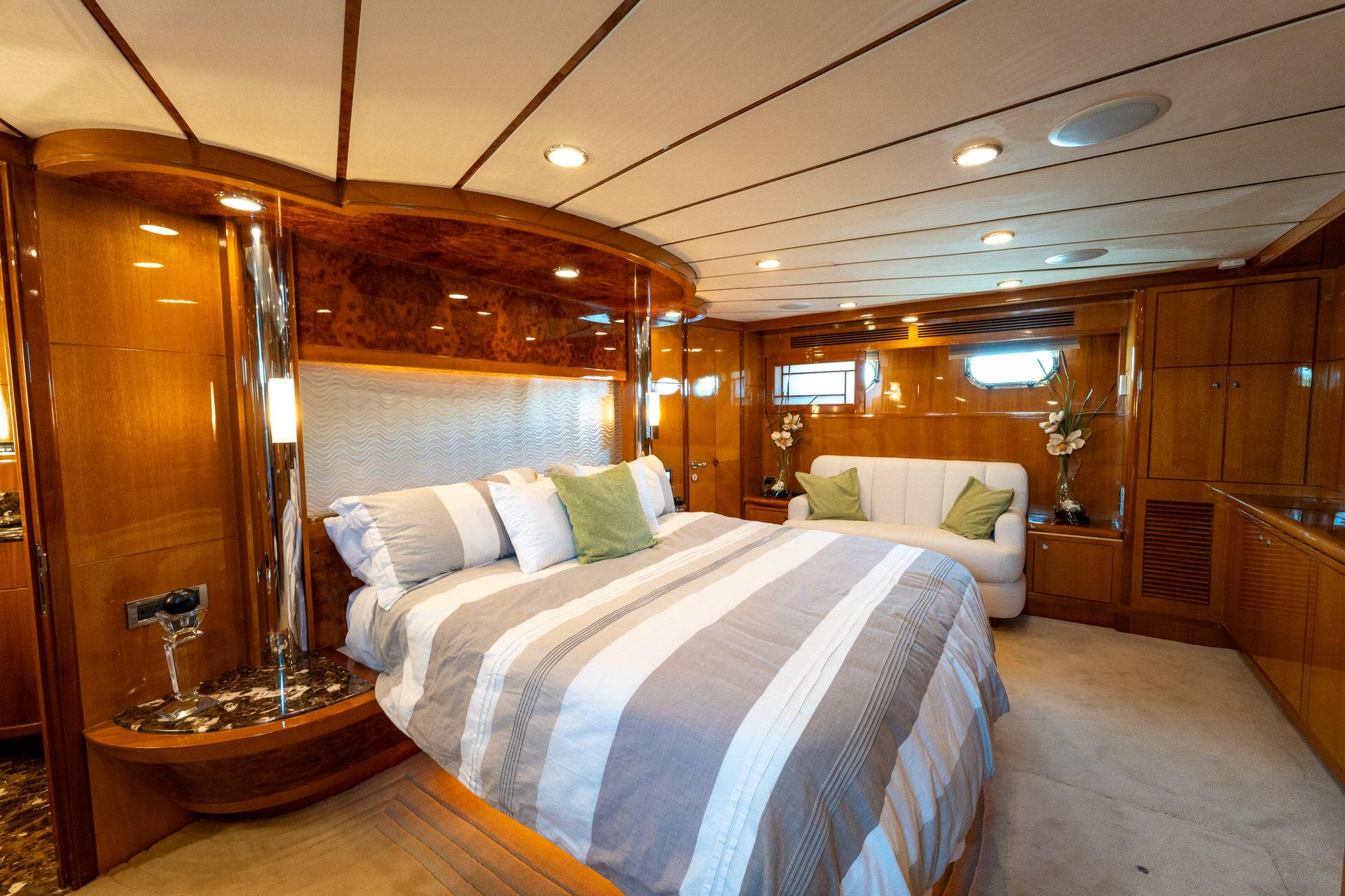 2007-ocean-alexander-80-cockpit-motoryacht-power-9727711-20250325115806282-1_XLARGE