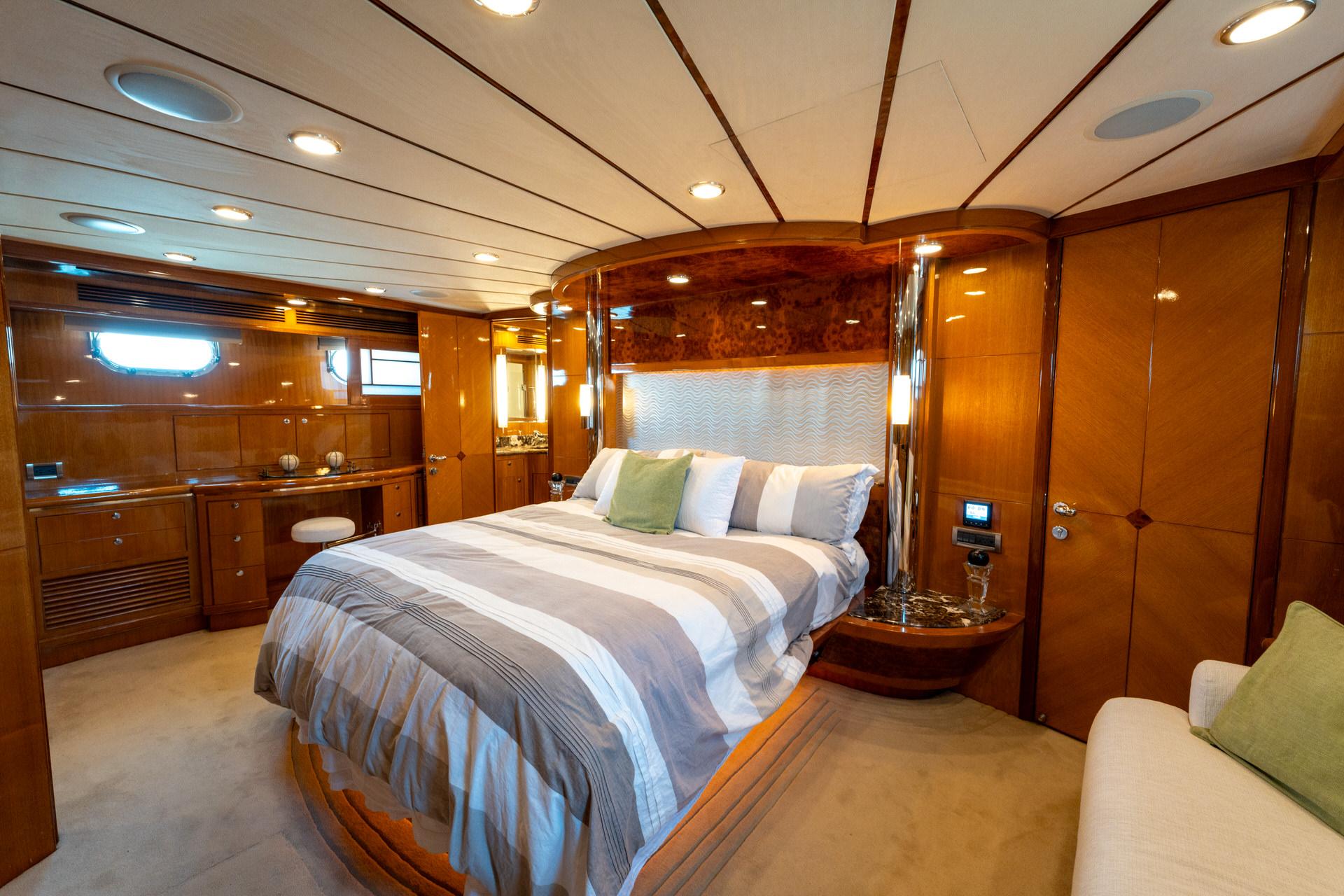 2007-ocean-alexander-80-cockpit-motoryacht-power-9727711-20250325115807300-1_XLARGE