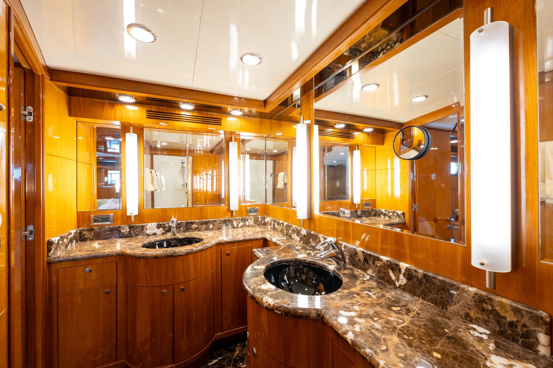 2007-ocean-alexander-80-cockpit-motoryacht-power-9727711-20250325115814344-1_XLARGE