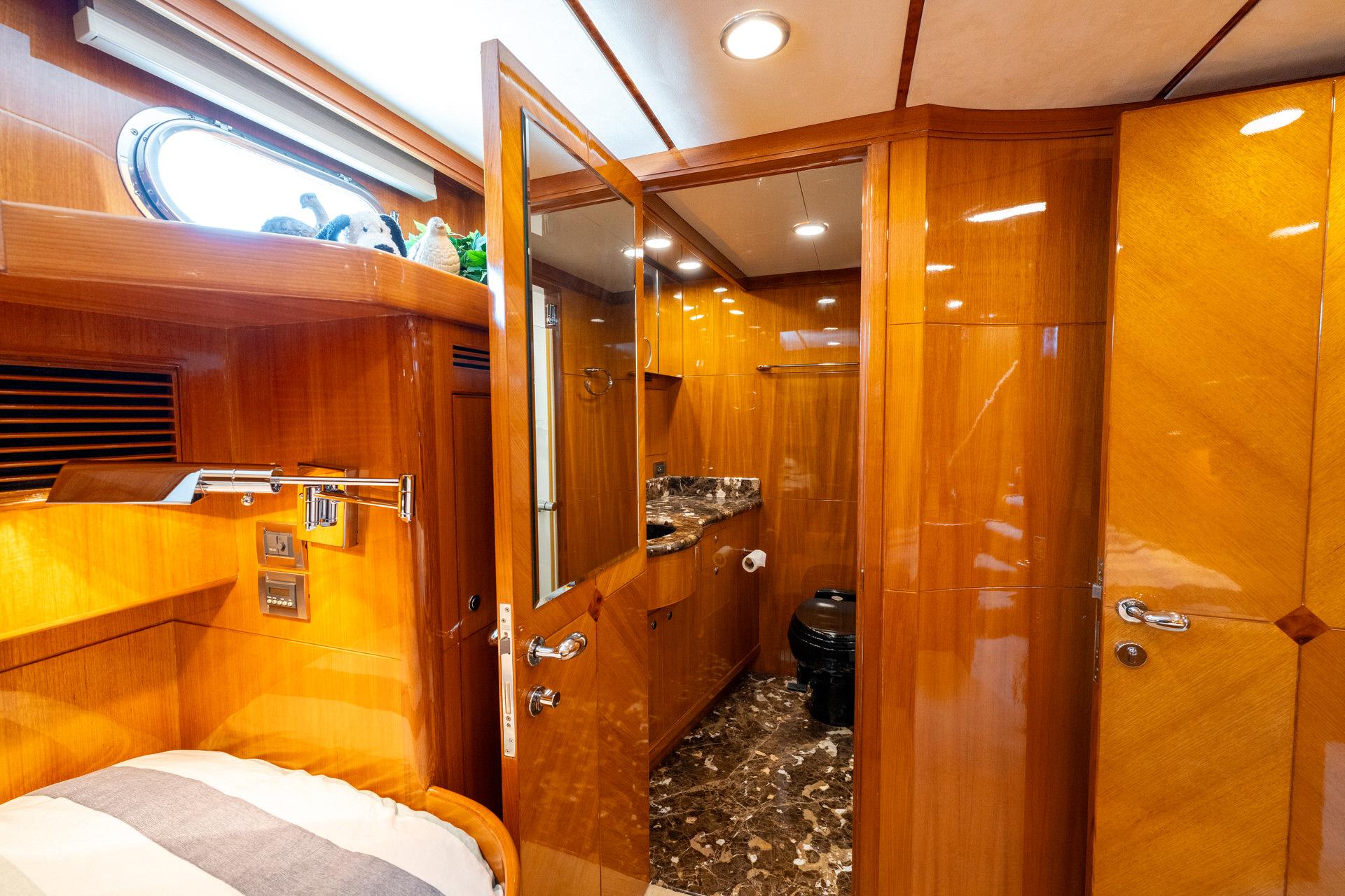 2007-ocean-alexander-80-cockpit-motoryacht-power-9727711-20250325115824414-1_XLARGE