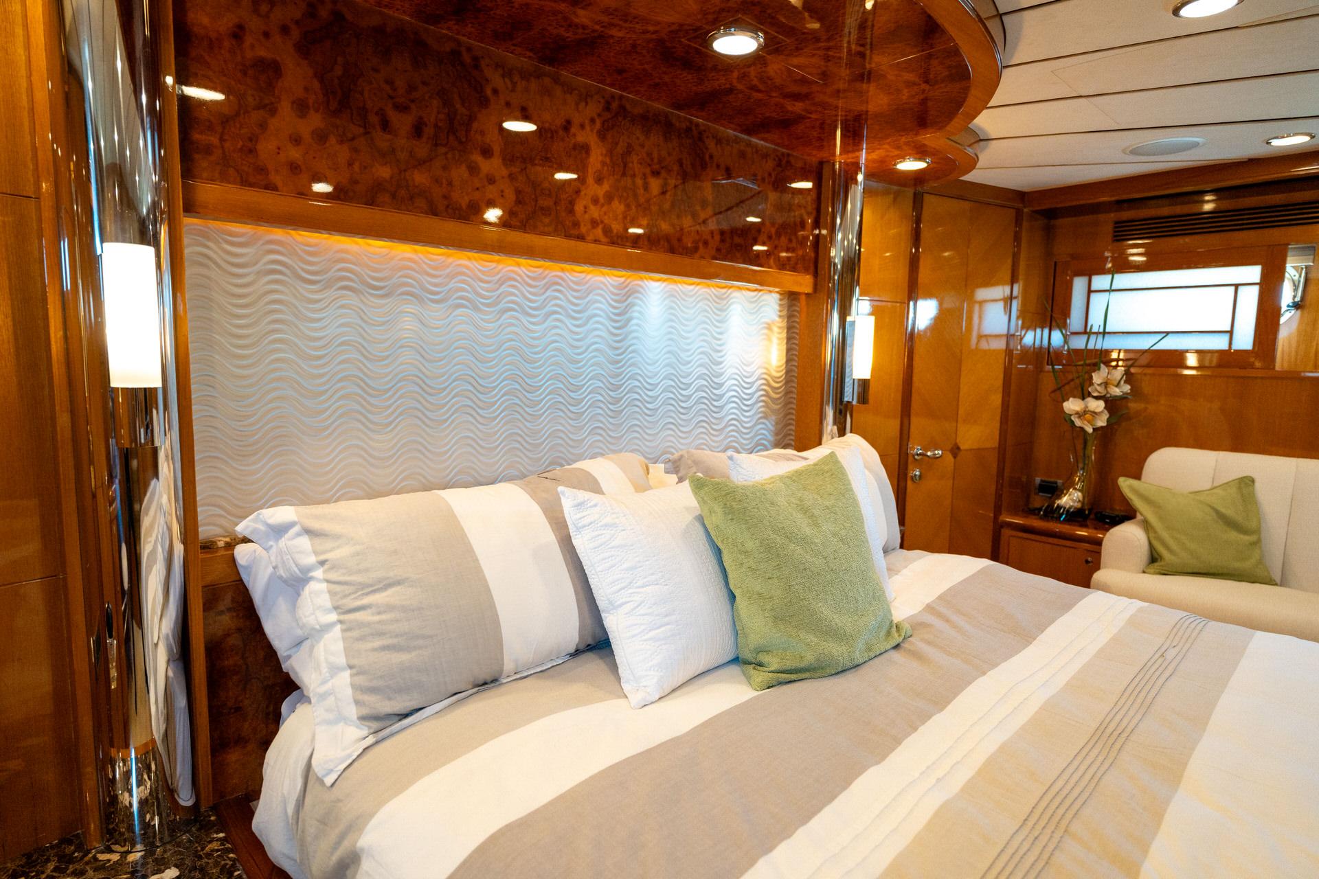 2007-ocean-alexander-80-cockpit-motoryacht-power-9727711-20250325115839483-1_XLARGE