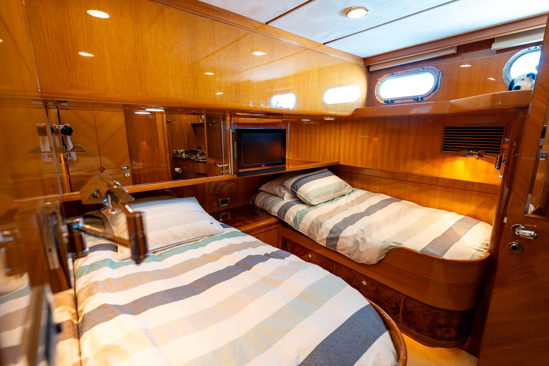 2007-ocean-alexander-80-cockpit-motoryacht-power-9727711-20250325115848546-1_XLARGE