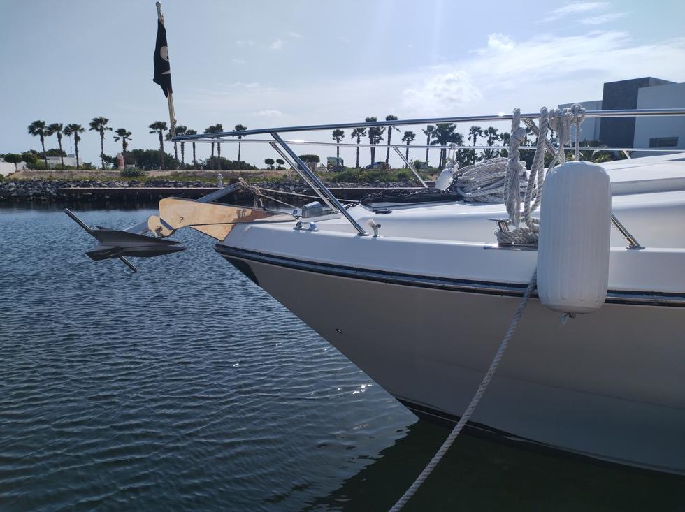 Finbrella Boat Umbrellas. Camlock Spigot demonstration on Riviera 5400  Sport Yacht Platinum Edition / Videos / News & Media / Finbrella