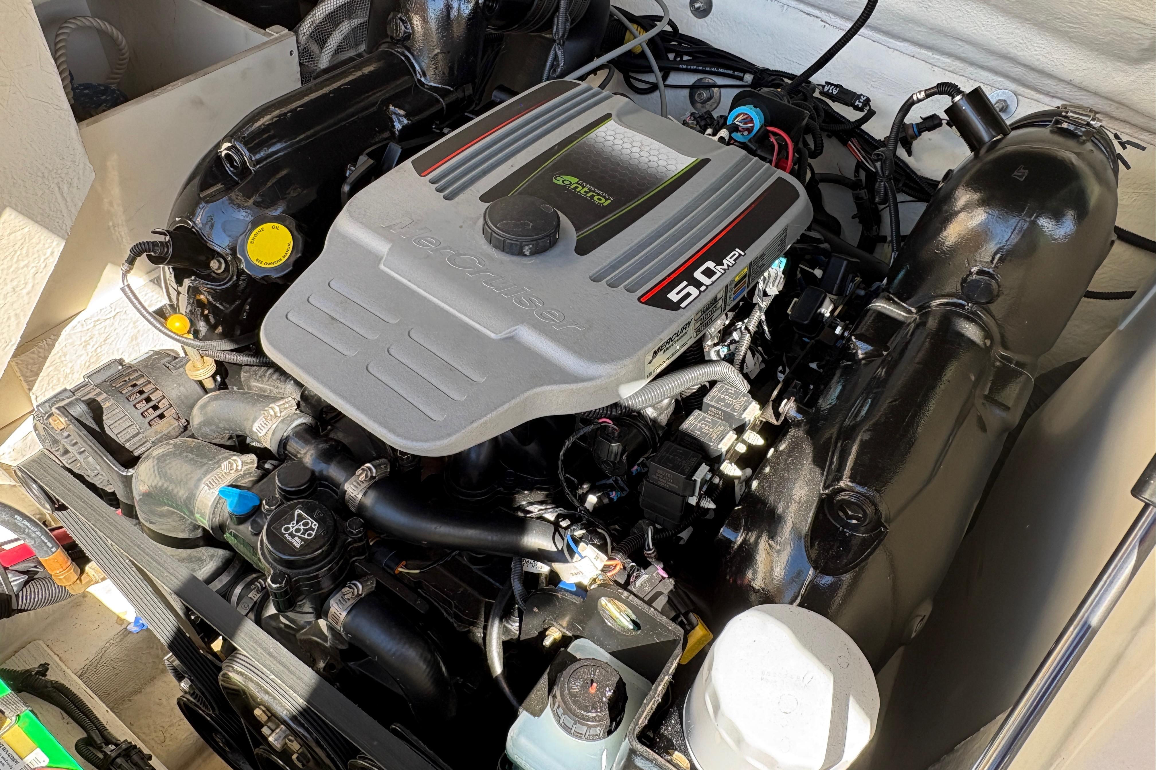 2015 Sea Ray 220 Sundeck #TBJC1564 inventory image at Sun Country Marine Group, Lake Havasu City, AZ