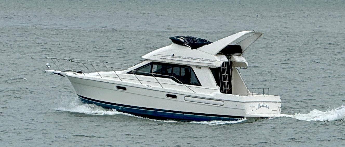 THE RITZ - 33' 1998 Bayliner 3388 Command Bridge Motoryacht for sale