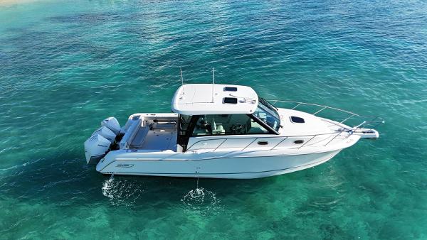 2022 Boston Whaler 345 Conquest
