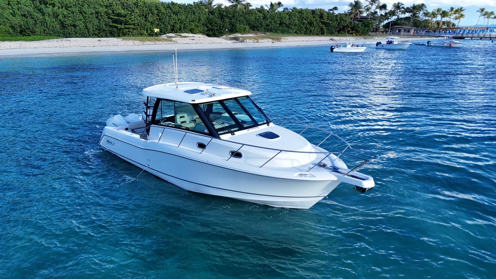 2022 Boston Whaler 345 conquest