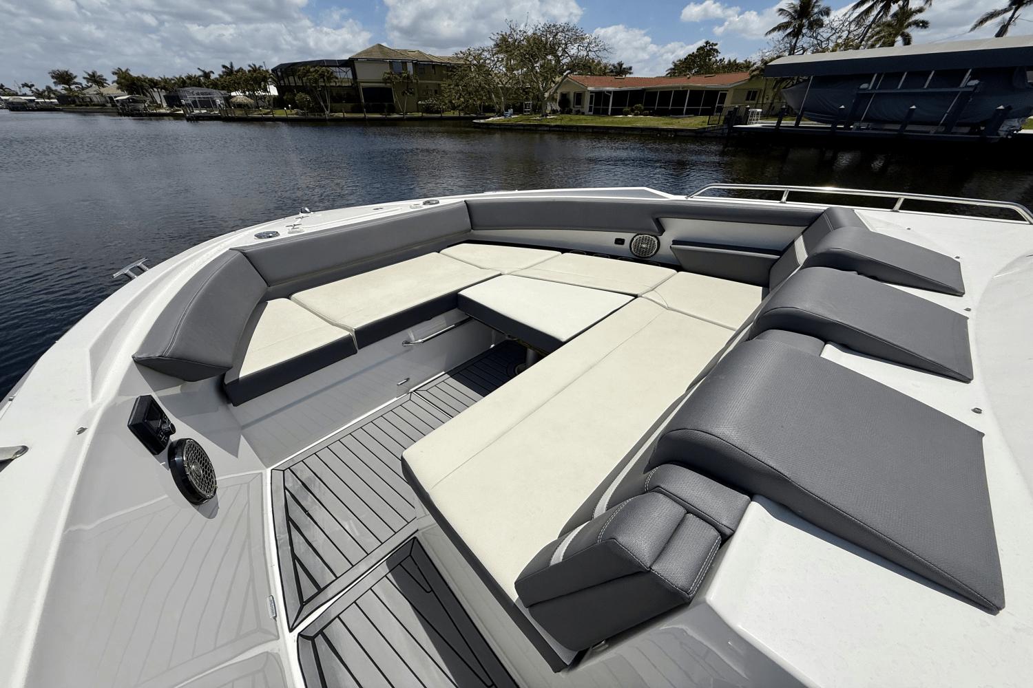 2020-cruisers-yachts-38-gls-power-9777744-977810666-0-050520251154-20