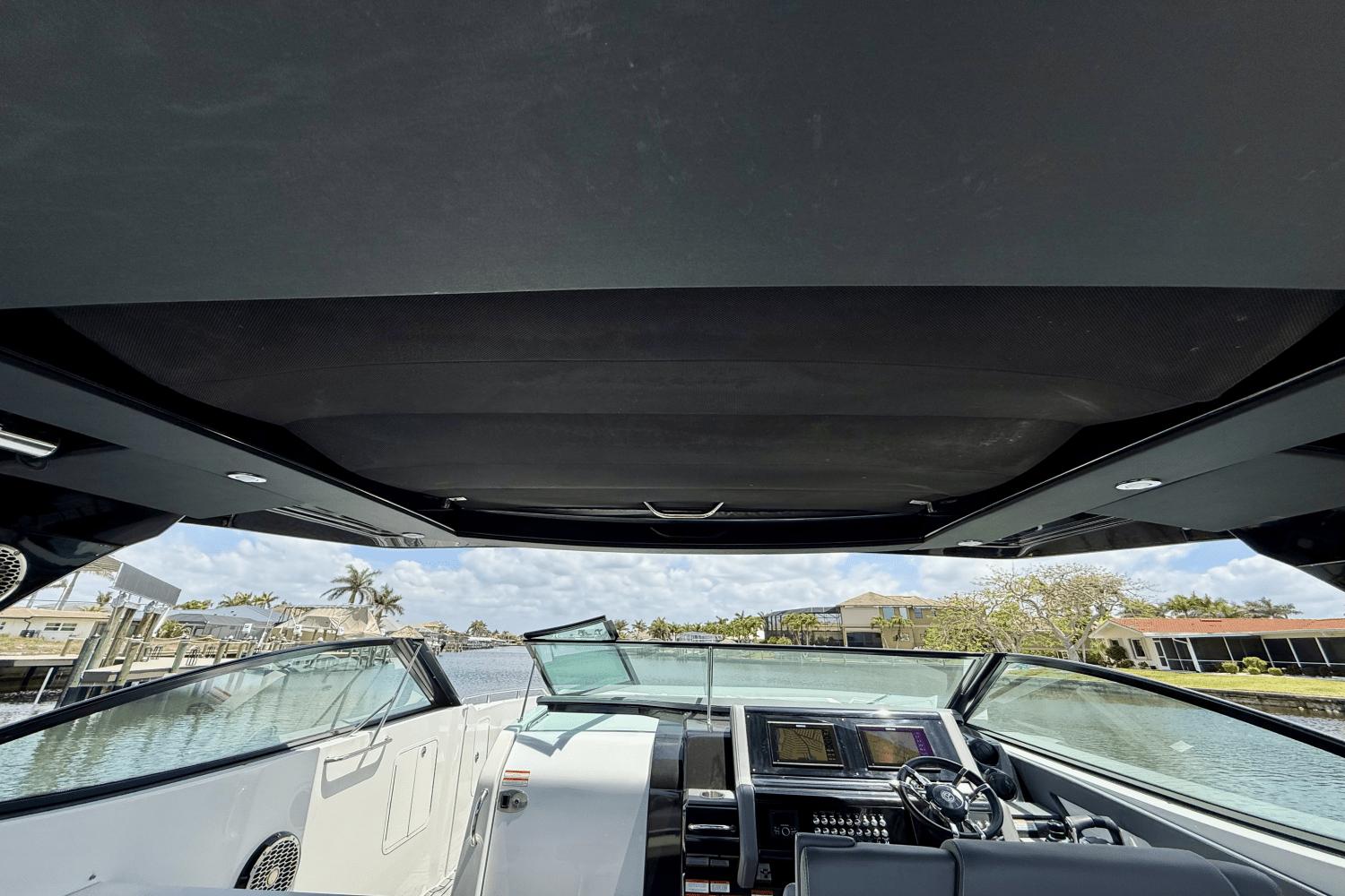 2020-cruisers-yachts-38-gls-power-9777744-977810668-0-050520251154-27
