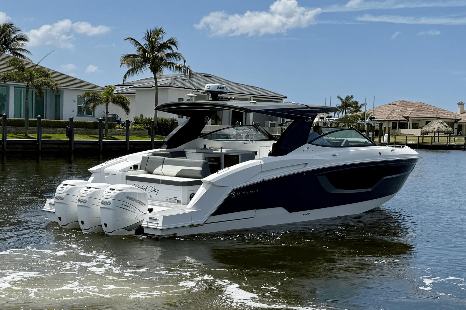 2020-cruisers-yachts-38-gls-power-9777744-977810669-0-050520251154-3