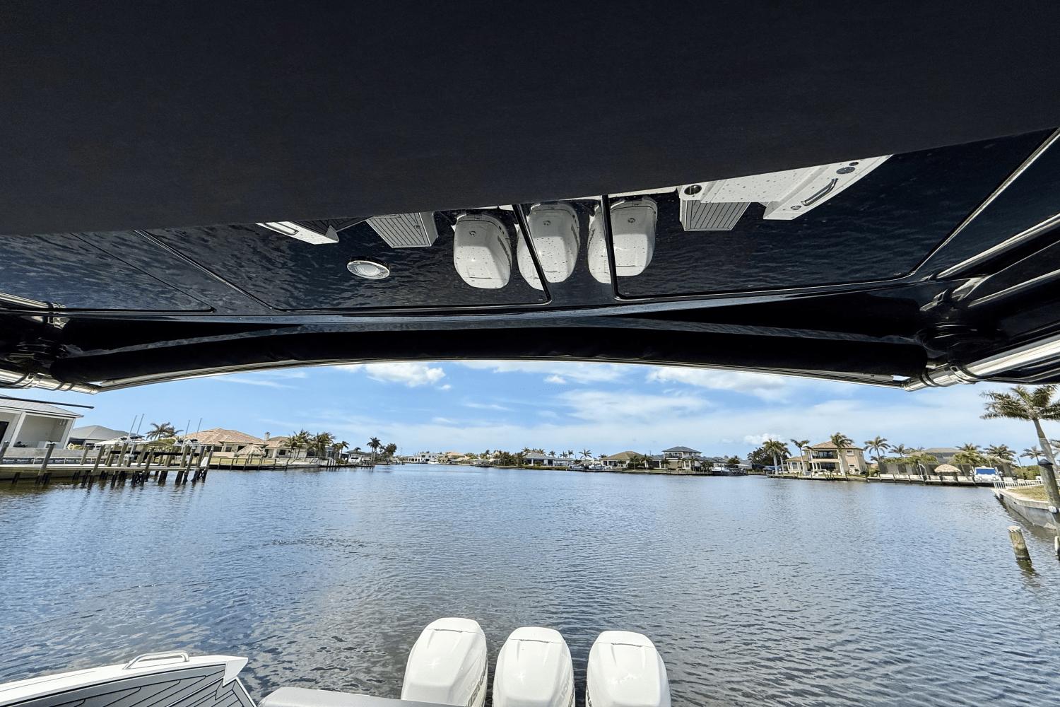 2020-cruisers-yachts-38-gls-power-9777744-977810682-0-050520251154-29