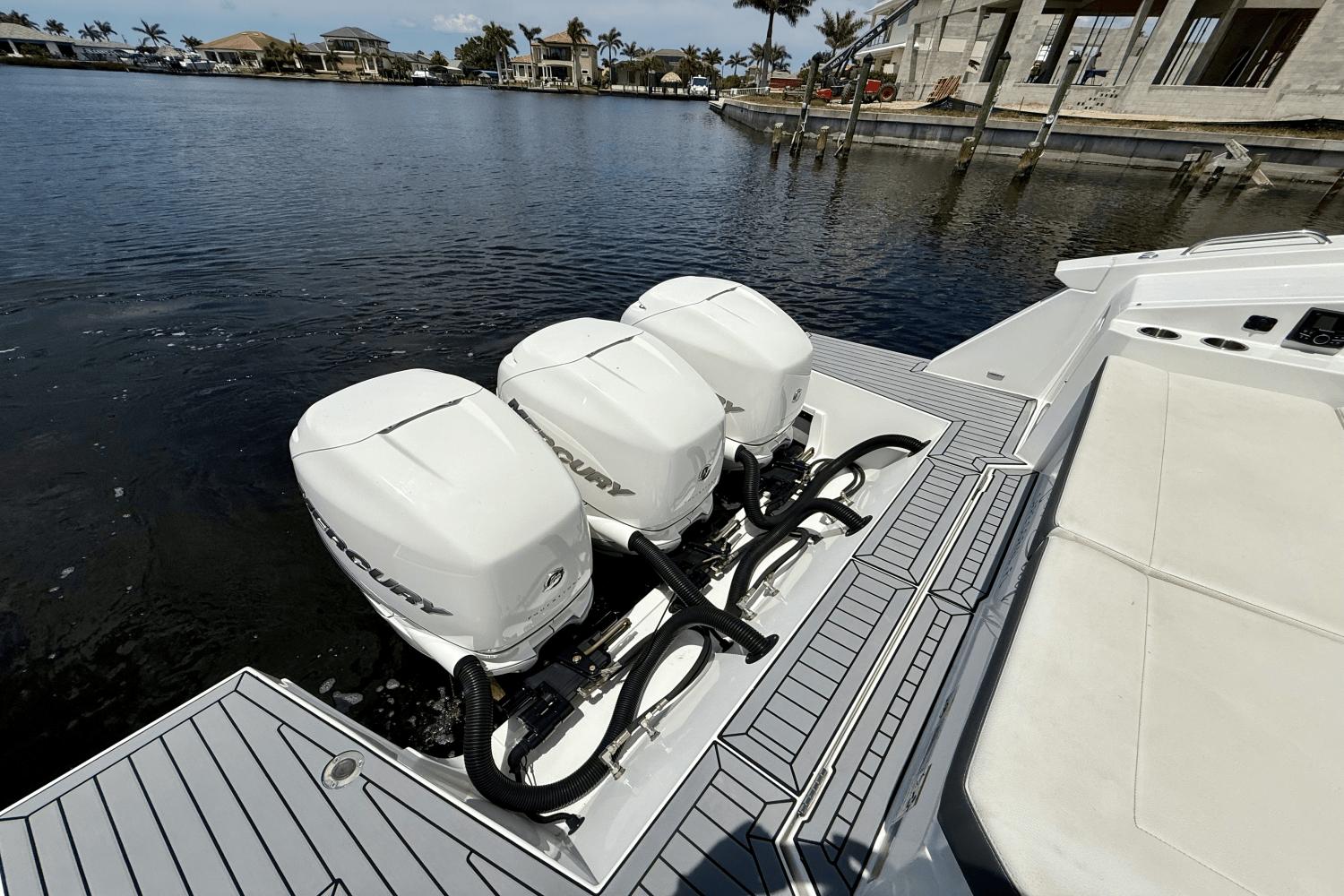 2020-cruisers-yachts-38-gls-power-9777744-977810685-0-050520251154-39
