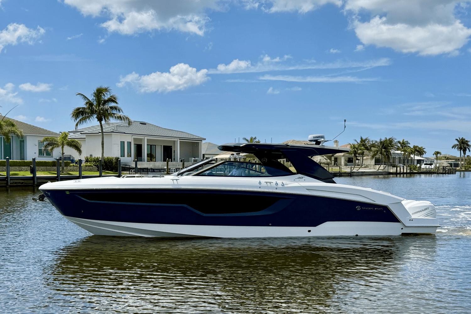 2020 Cruisers Yachts 38 GLS