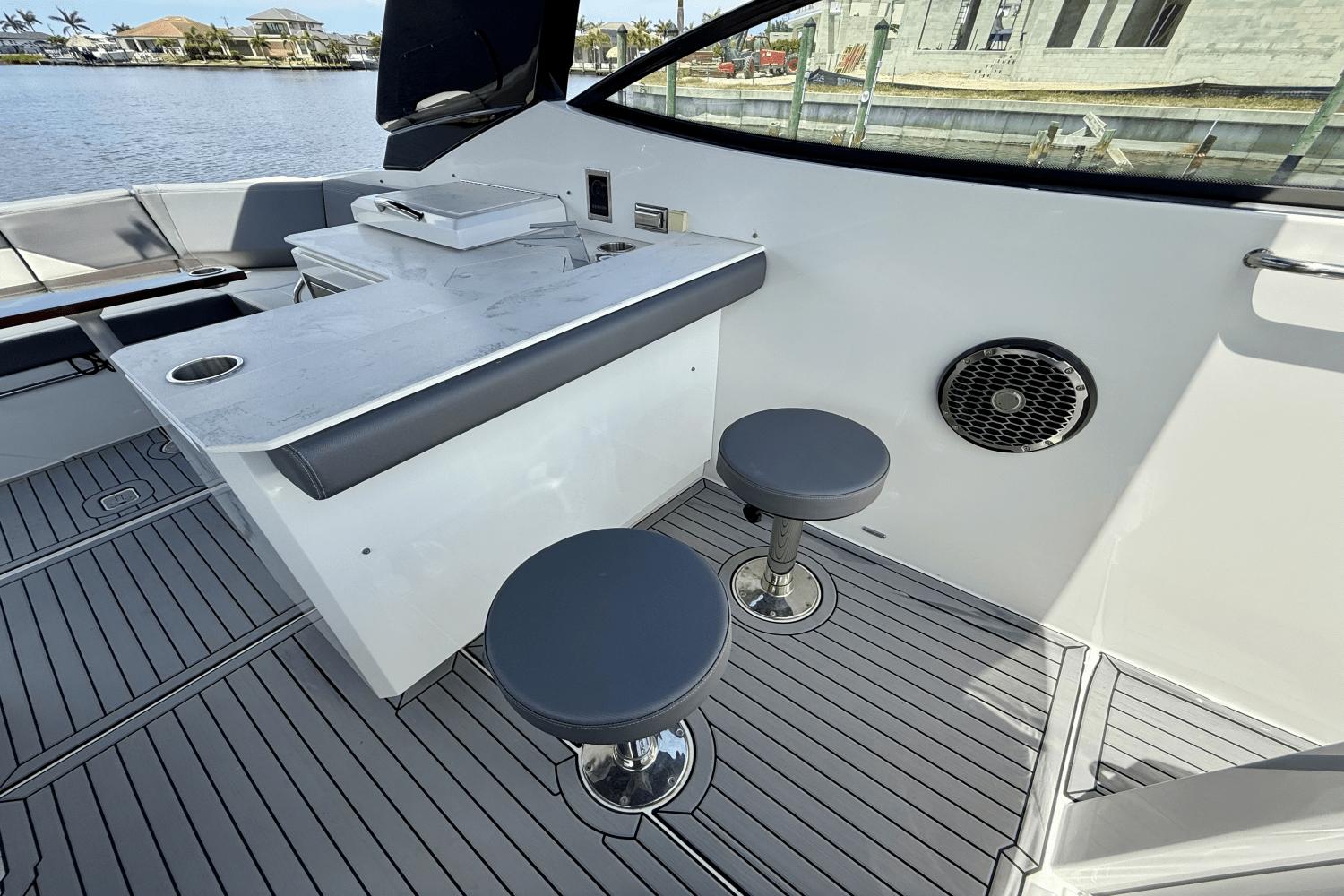 2020-cruisers-yachts-38-gls-power-9777744-977810690-0-050520251154-21