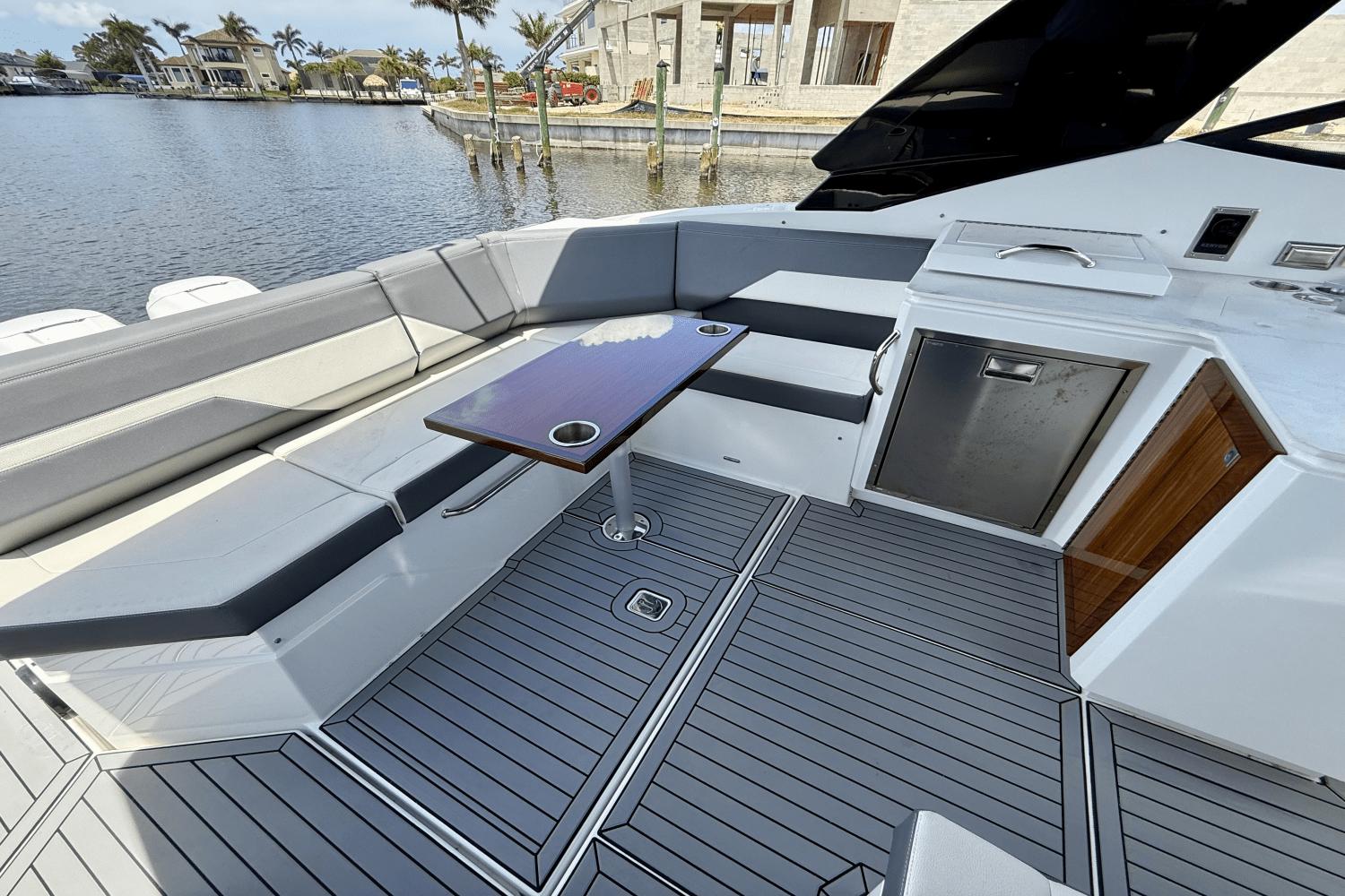 2020-cruisers-yachts-38-gls-power-9777744-977810691-0-050520251154-33