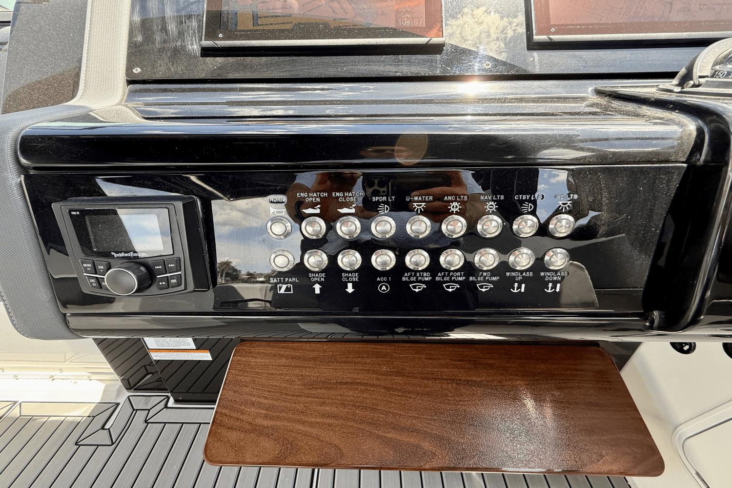 2020-cruisers-yachts-38-gls-power-9777744-977810697-0-050520251154-24