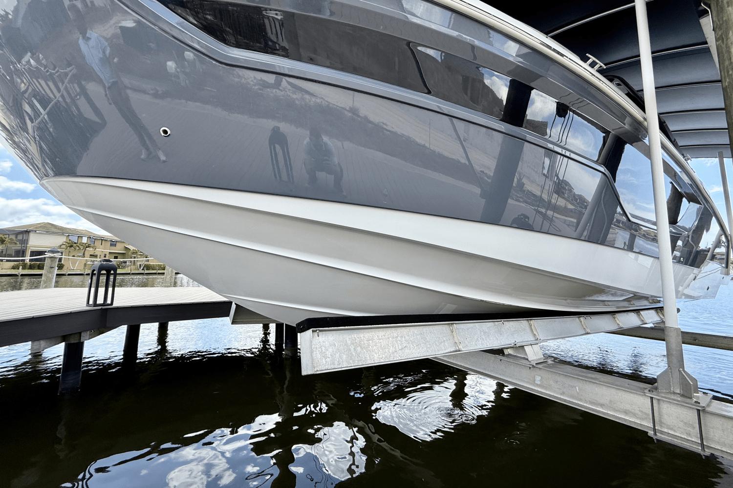 2020-cruisers-yachts-38-gls-power-9777744-977810700-0-050520251154-10