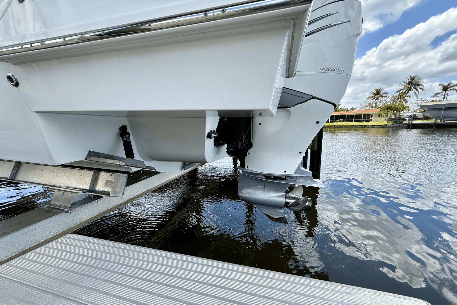 2020-cruisers-yachts-38-gls-power-9777744-977810704-0-050520251154-15