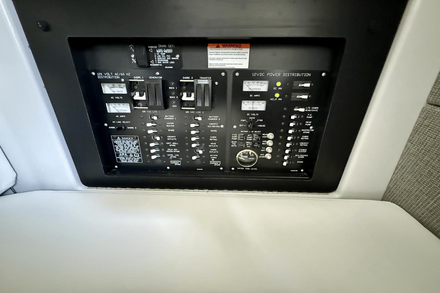 2020-cruisers-yachts-38-gls-power-9777744-977810963-0-050520251157-4