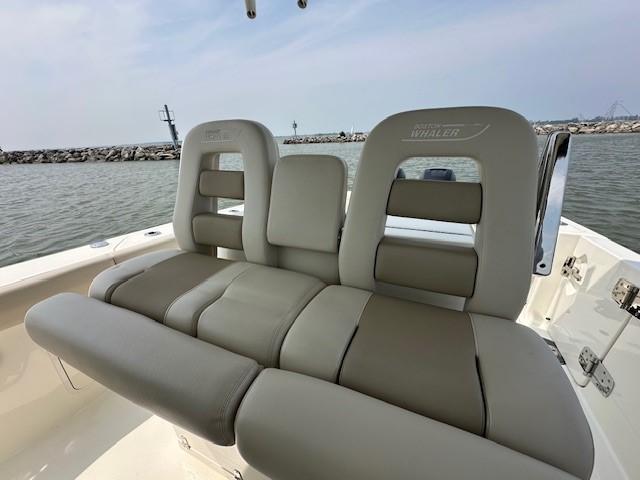2016-boston-whaler-330-outrage-power-9837745-20250613052739496-1_XLARGE