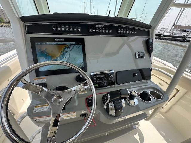 2016-boston-whaler-330-outrage-power-9837745-20250613052742066-1_XLARGE