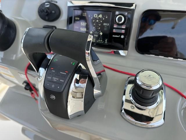 2016-boston-whaler-330-outrage-power-9837745-20250613052743672-1_XLARGE