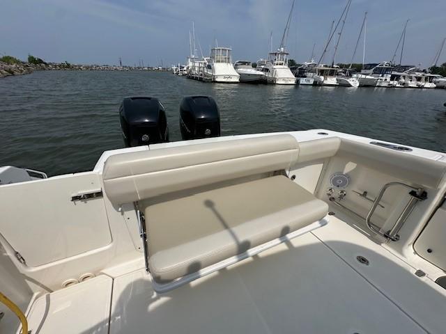 2016-boston-whaler-330-outrage-power-9837745-20250613052752728-1_XLARGE
