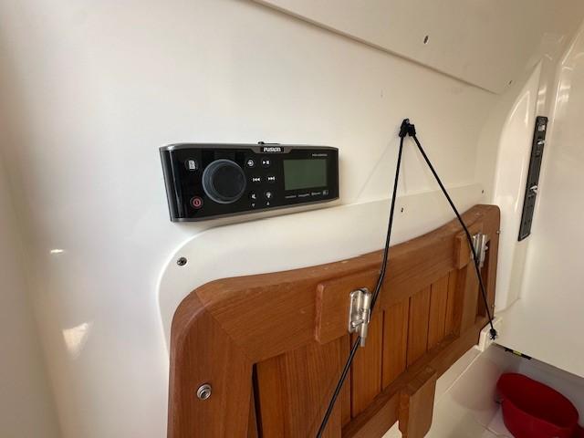 2016-boston-whaler-330-outrage-power-9837745-20250613052756485-1_XLARGE