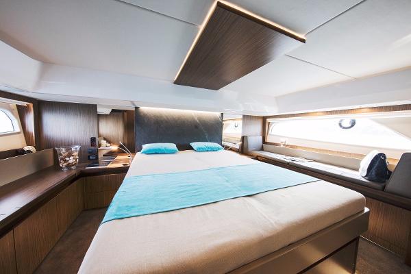 Sealine F530 - Master Cabin