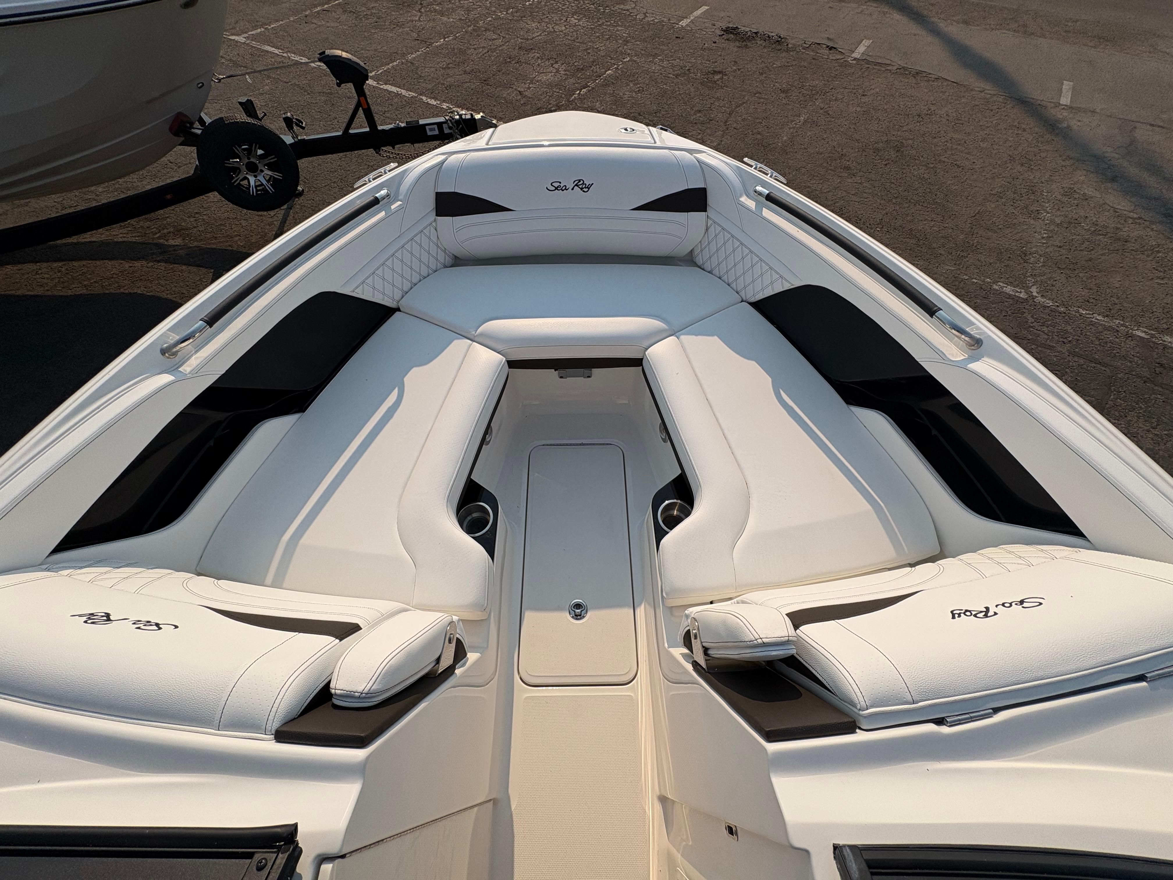 2026 Sea Ray SLX 260 #S1157F inventory image at Sun Country Marine Group, Newport Beach 2026 Sea Ray SLX 260 #S1157F inventory image at Sun Country Marine Group, Newport Beach